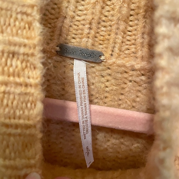🔸 Free People light orange/tan textured cropped sweater, 18.5” long - Picture 3 of 3